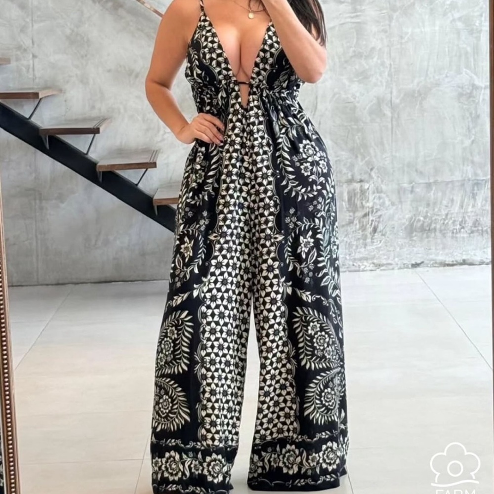 FARM Rio Black and White Deep V Floral Print Jumpsuit